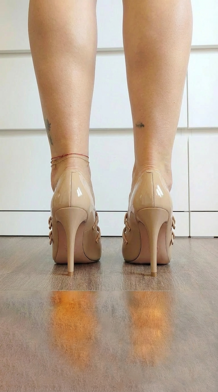LUCIENNE STRAP PUMPE