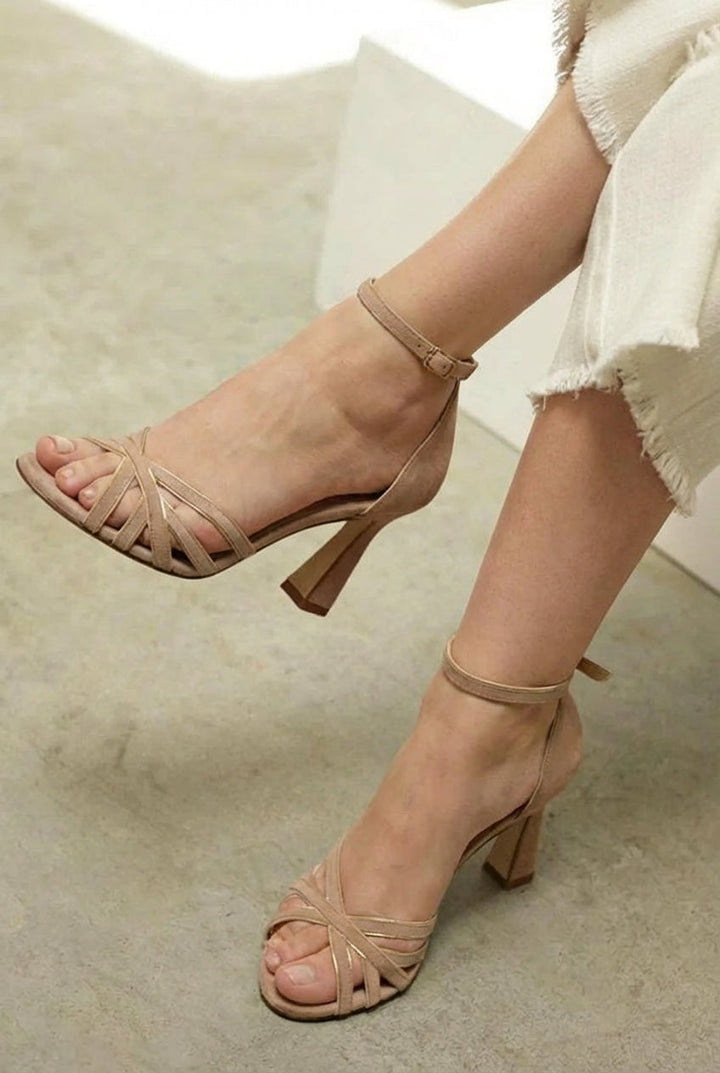 CROSS-STRAP HÆL SANDAL