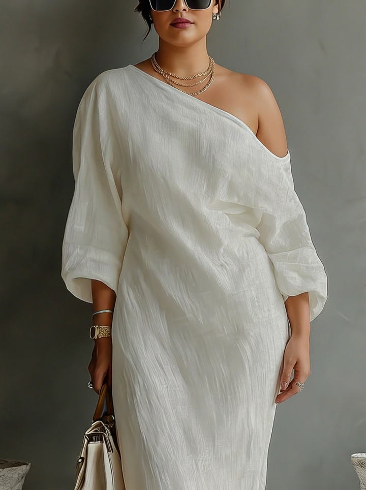 Elegant Flydende Kjole i Elfenben Hvid med Off-Shoulder