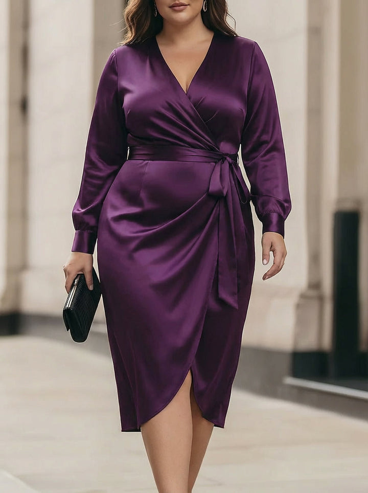 Soleil | Dyb Plum Satin Indpakning Midi Kjole