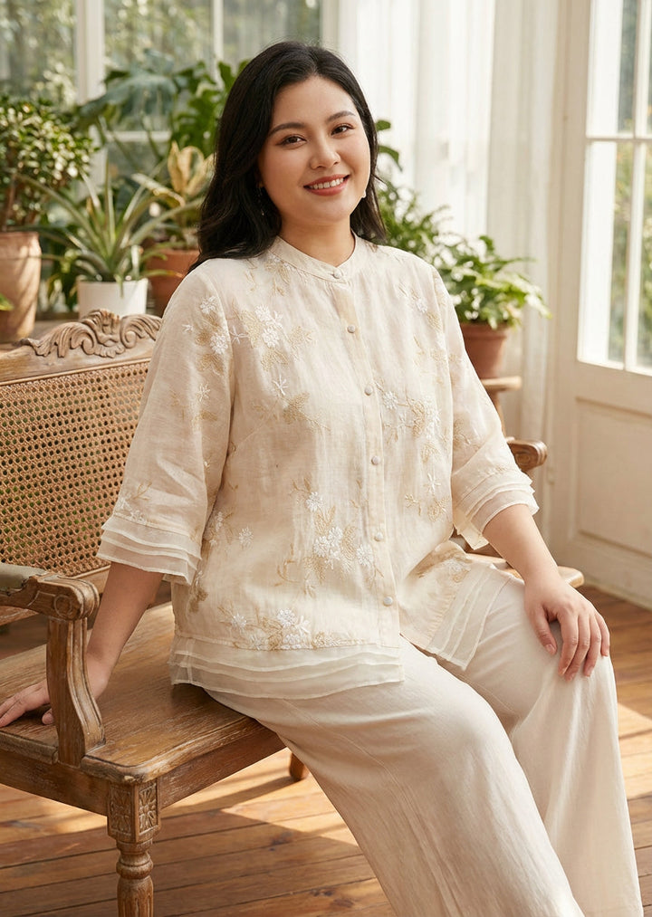 Anouk | Chic Bluse med Blomsterdetaljer
