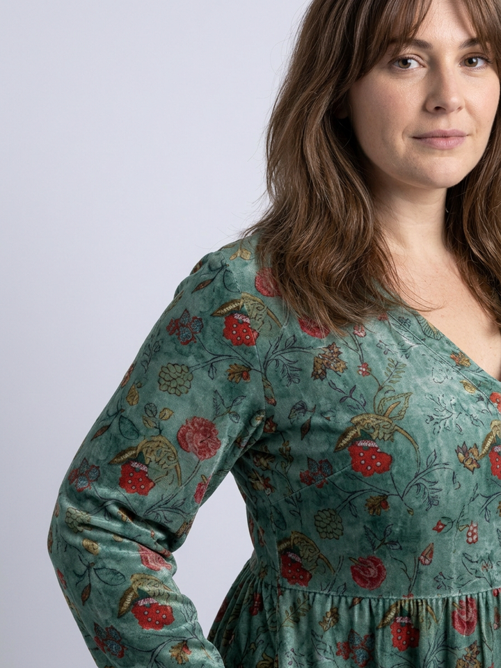 Eira | Blomster V-hals Maxi Kjole med Trekvart Ærmer