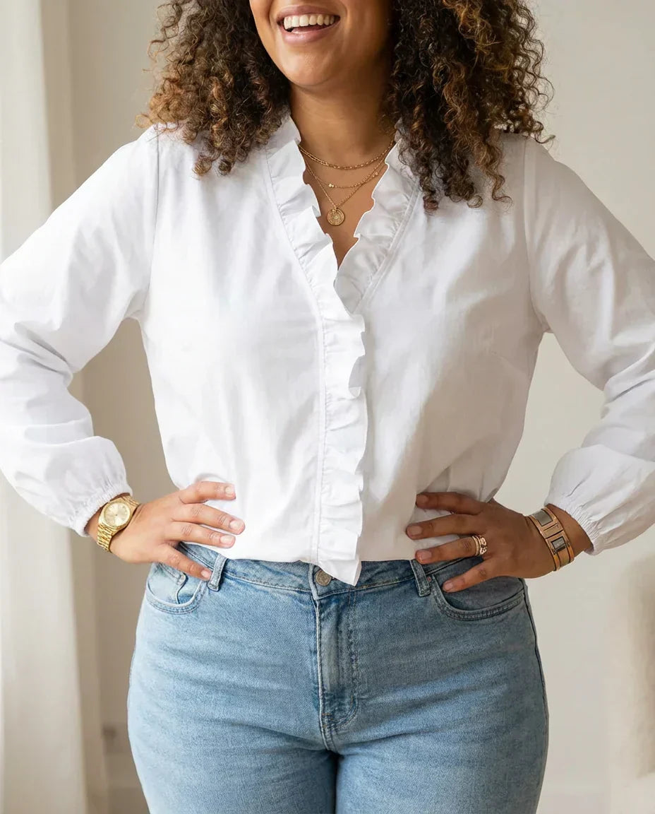 Magnolia | Feminin Bluse med Legesyge Flæser
