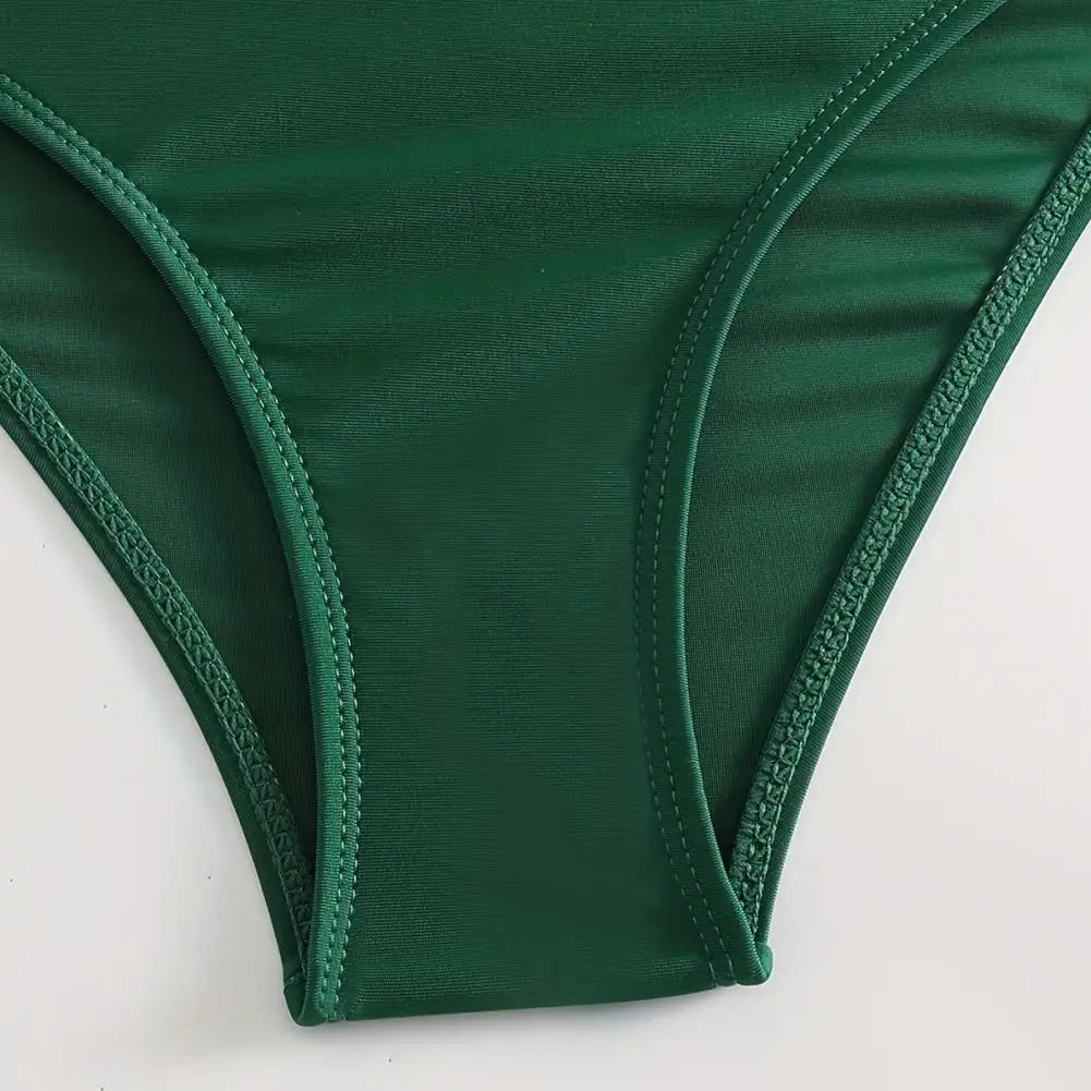 Wilhelmina | Dit maveformende bikini sæt med en stilfuld V-hals